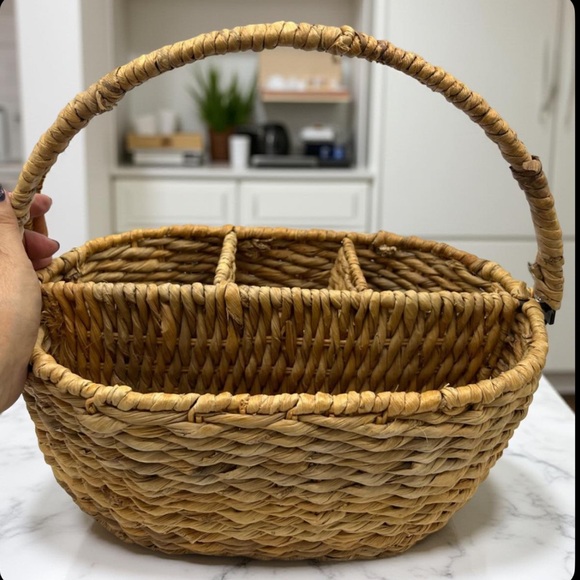 Whicker caddy plates & silverware or as a plant holder or school supplies - Picture 9 of 10